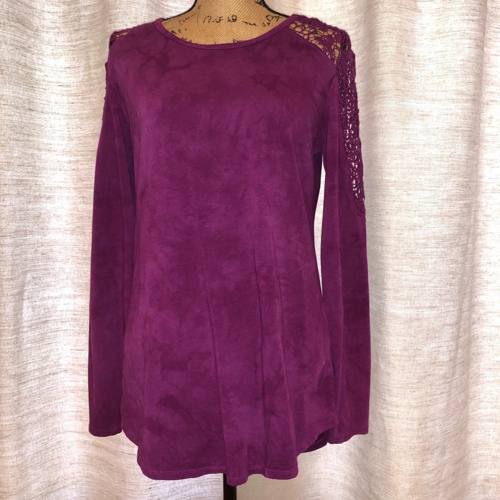 EUC CROCHET SLEEVE TOP